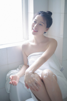 美女爽到尿喷出来视频